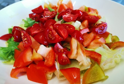 Фото шага рецепта Греческий салат 190527 шаг 4  