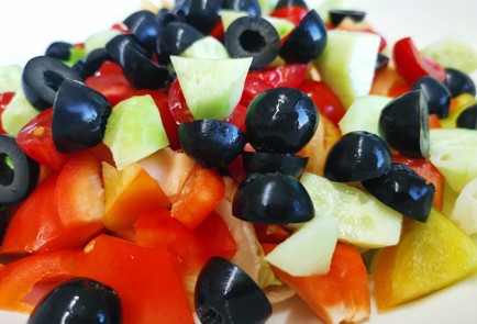 Фото шага рецепта Греческий салат 190527 шаг 6  