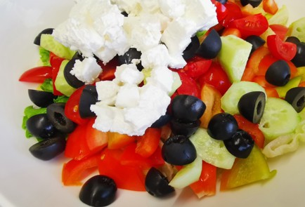 Фото шага рецепта Греческий салат 190527 шаг 7  