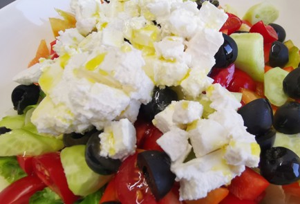 Фото шага рецепта Греческий салат 190527 шаг 9  