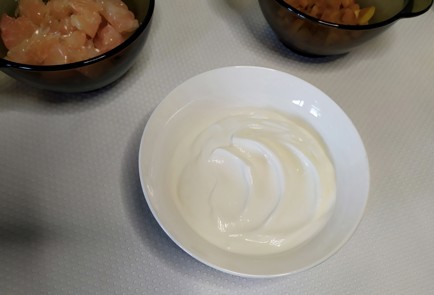 Фото шага рецепта Греческий йогурт с гранолой печеным яблоком и помело 188152 шаг 7