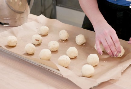 Фото шага рецепта Греческое курабье с миндалем 151904 шаг 5  