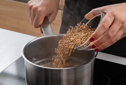 Фото шага рецепта Гречка с ближневосточным соусом схуг 174645 шаг 8  