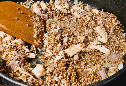 Фото шага рецепта Гречка с домашней тушенкой из индейки 176186 шаг 6  