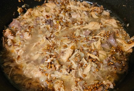 Фото шага рецепта Гречка с домашней тушенкой из индейки 176186 шаг 8  