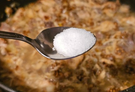 Фото шага рецепта Гречка с домашней тушенкой из индейки 176186 шаг 9  