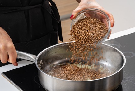 Фото шага рецепта Гречка с лесными грибами и соевым мясом 176032 шаг 6