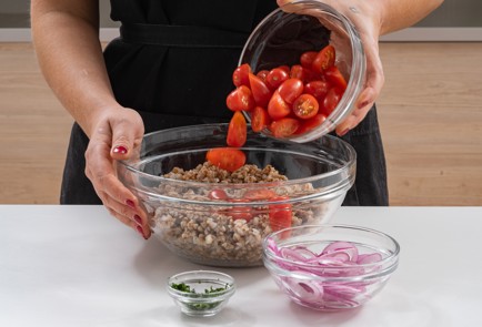 Фото шага рецепта Гречка с помидорами песто и фетой 174644 шаг 9  