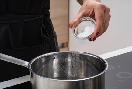 Фото шага рецепта Гречка с сельдереем и фисташками 174643 шаг 2  