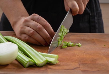 Фото шага рецепта Гречка с сельдереем и фисташками 174643 шаг 5  