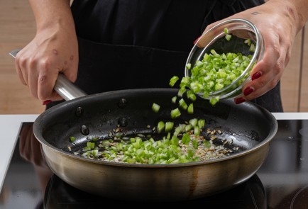 Фото шага рецепта Гречка с сельдереем и фисташками 174643 шаг 7  