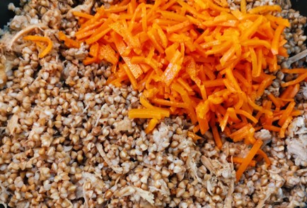 Фото шага рецепта Гречка с тушенкой 174119 шаг 10  