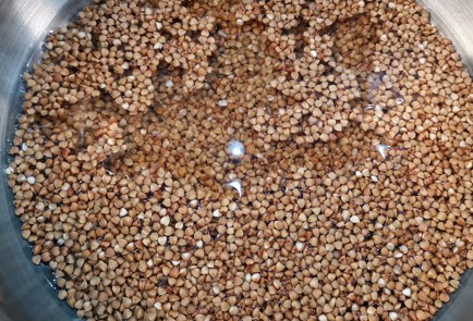 Фото шага рецепта Гречка с тушенкой 174119 шаг 3  