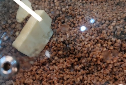 Фото шага рецепта Гречка с тушенкой 174119 шаг 6  