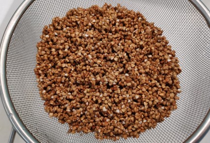 Фото шага рецепта Гречка с тушенкой 189190 шаг 1  