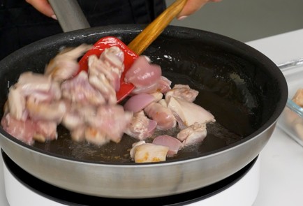 Фото шага рецепта Гречка с курицей 151244 шаг 2  