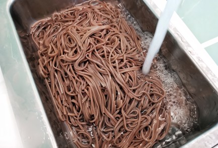 Фото шага рецепта Гречневая лапша с фасолью 139972 шаг 3  
