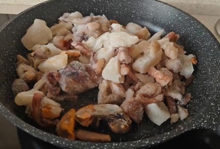 Фото шага рецепта Гречневая лапша с морепродуктами 190043 шаг 1  