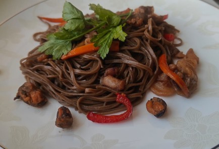 Фото шага рецепта Гречневая лапша с морепродуктами 190043 шаг 12  