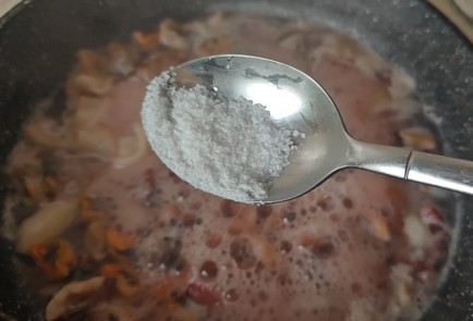 Фото шага рецепта Гречневая лапша с морепродуктами 190043 шаг 3  