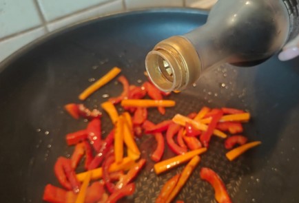 Фото шага рецепта Гречневая лапша с морепродуктами 190043 шаг 9  