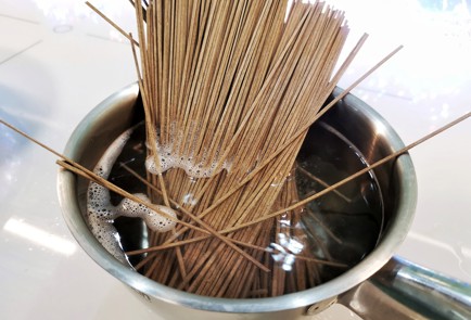 Фото шага рецепта Гречневая лапша с овощами и адыгейским сыром 140513 шаг 2  