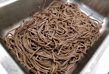 Фото шага рецепта Гречневая лапша с овощами и адыгейским сыром 140513 шаг 4  