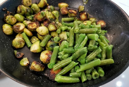 Фото шага рецепта Гречневая лапша с овощами и адыгейским сыром 140513 шаг 8  
