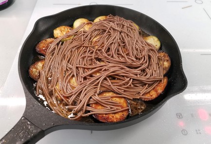 Фото шага рецепта Гречневая лапша с овощами в соусе терияки 150983 шаг 7  