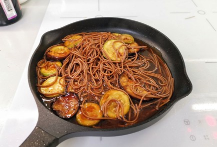 Фото шага рецепта Гречневая лапша с овощами в соусе терияки 150983 шаг 8  