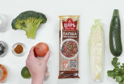 Фото шага рецепта Гречневая лапша с зелеными овощами в кокосовом соусе 173507 шаг 1  