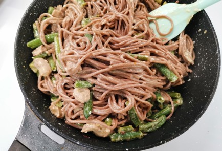 Фото шага рецепта Гречневая лапша со стручковой фасолью и свининой 175647 шаг 11  