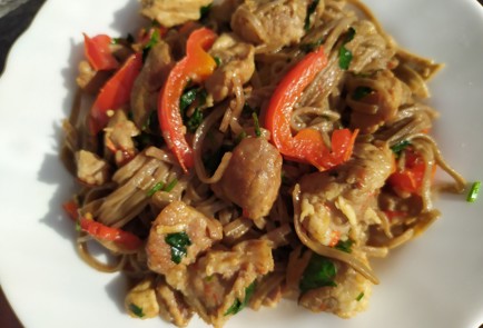 Фото шага рецепта Гречневая лапша со свининой и сладким перцем 189431 шаг 10  