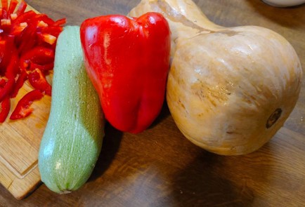 Фото шага рецепта Гречневая лапша соба с сезонными овощами 176165 шаг 1  