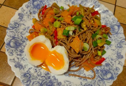 Фото шага рецепта Гречневая лапша соба с сезонными овощами 176165 шаг 20  