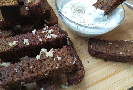 Фото шага рецепта Гренки чесночные из бородинского хлеба 188698 шаг 11