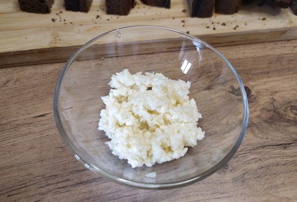 Фото шага рецепта Гренки чесночные из бородинского хлеба 188698 шаг 5