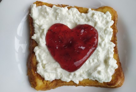 Фото шага рецепта Гренки с рикоттой и клюквенным джемом 189438 шаг 10  