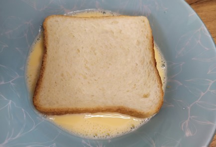 Фото шага рецепта Гренки с рикоттой и клюквенным джемом 189438 шаг 5  