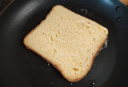 Фото шага рецепта Гренки с рикоттой и клюквенным джемом 189438 шаг 6  