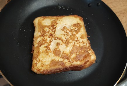 Фото шага рецепта Гренки с рикоттой и клюквенным джемом 189438 шаг 7  