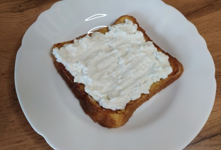 Фото шага рецепта Гренки с рикоттой и клюквенным джемом 189438 шаг 8  