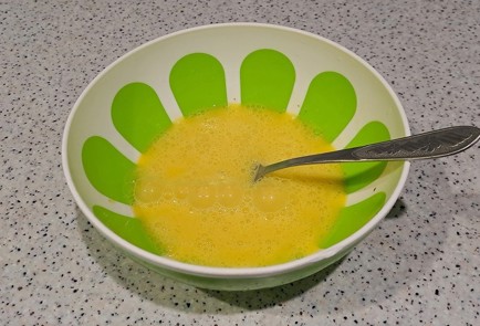 Фото шага рецепта Гренки с сыром и зеленью на сковороде 189354 шаг 4  