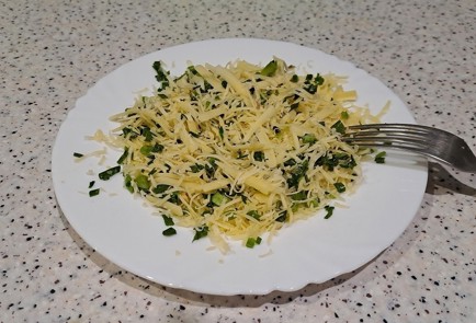 Фото шага рецепта Гренки с сыром и зеленью на сковороде 189354 шаг 6  