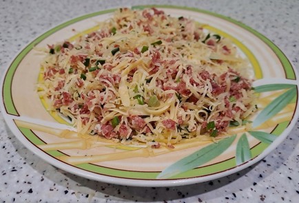 Фото шага рецепта Гренки с сыром колбасой и зеленью на сковороде 189355 шаг 8  