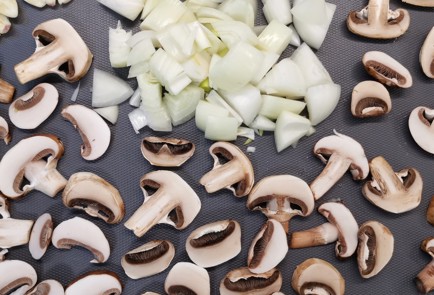 Фото шага рецепта Грибная кетопицца на сковороде 152256 шаг 1