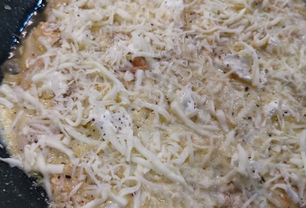 Фото шага рецепта Грибная кетопицца на сковороде 152256 шаг 11