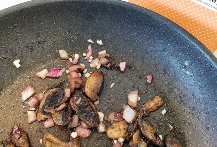 Фото шага рецепта Грибная похлебка со свеклой и индейкой 152855 шаг 4  