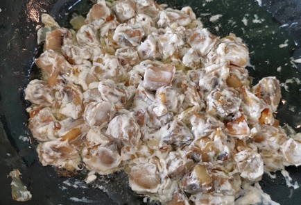 Фото шага рецепта Грибной жюльен с творожным сыром и пармезаном 152504 шаг 10  