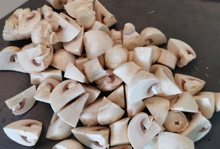 Фото шага рецепта Грибной жюльен с творожным сыром и пармезаном 152504 шаг 3  